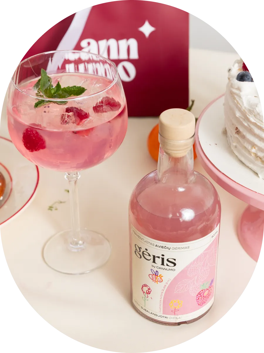 Aviečių Gėrio rinkinys: gėrimas, taurelė ir dovanų maišelis