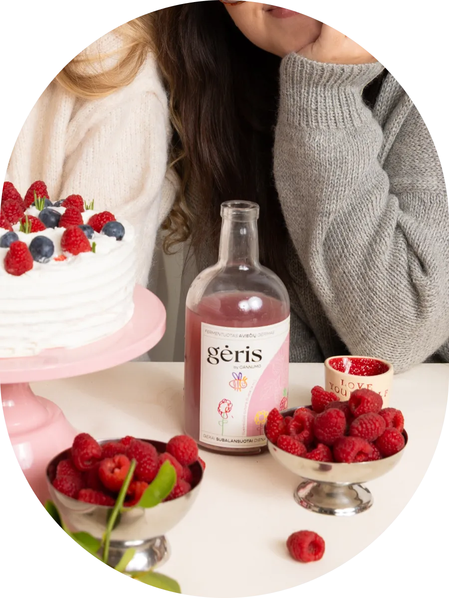 Aviečių Gėrio rinkinys: gėrimas, taurelė ir dovanų maišelis